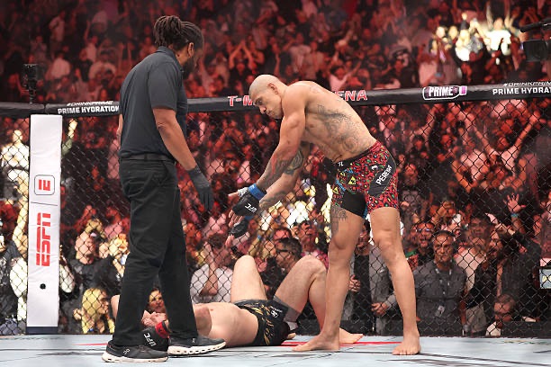 Alex Pereira is back on top to the World! – UFC 320 Results and&nbsp;Highlights